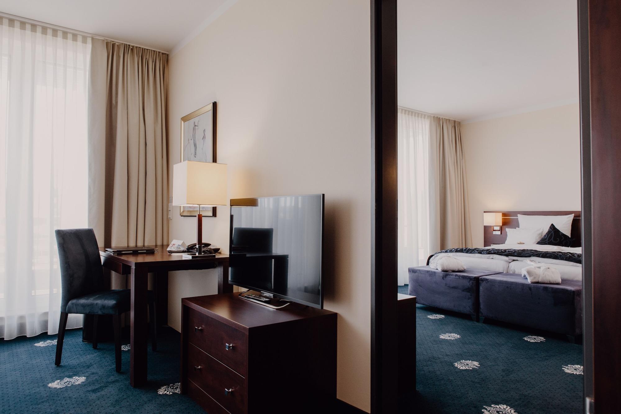 Hotel Vier Jahreszeiten Щарнберг Екстериор снимка