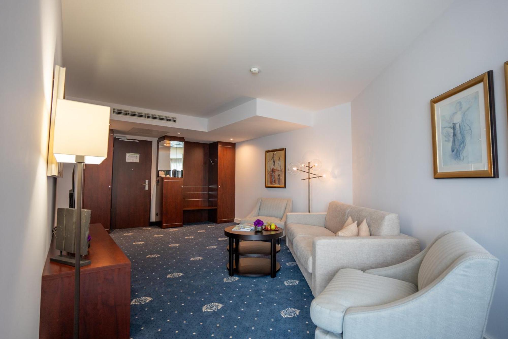 Hotel Vier Jahreszeiten Щарнберг Екстериор снимка