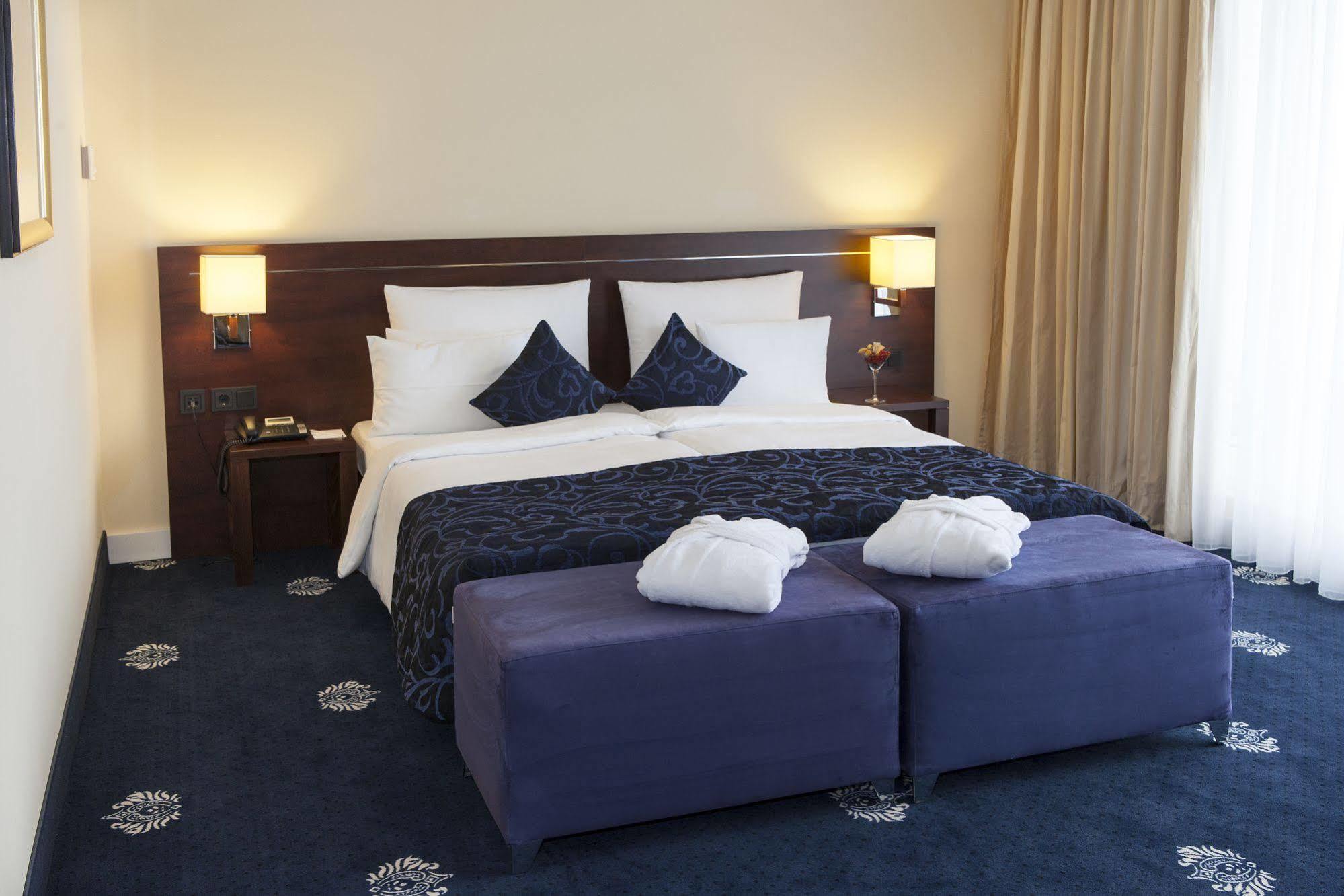 Hotel Vier Jahreszeiten Щарнберг Екстериор снимка