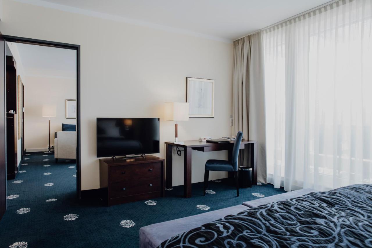 Hotel Vier Jahreszeiten Щарнберг Екстериор снимка